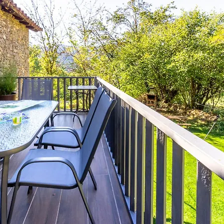 M De Puigsec - Mas Rural Al Ripolles Feriehus Girona